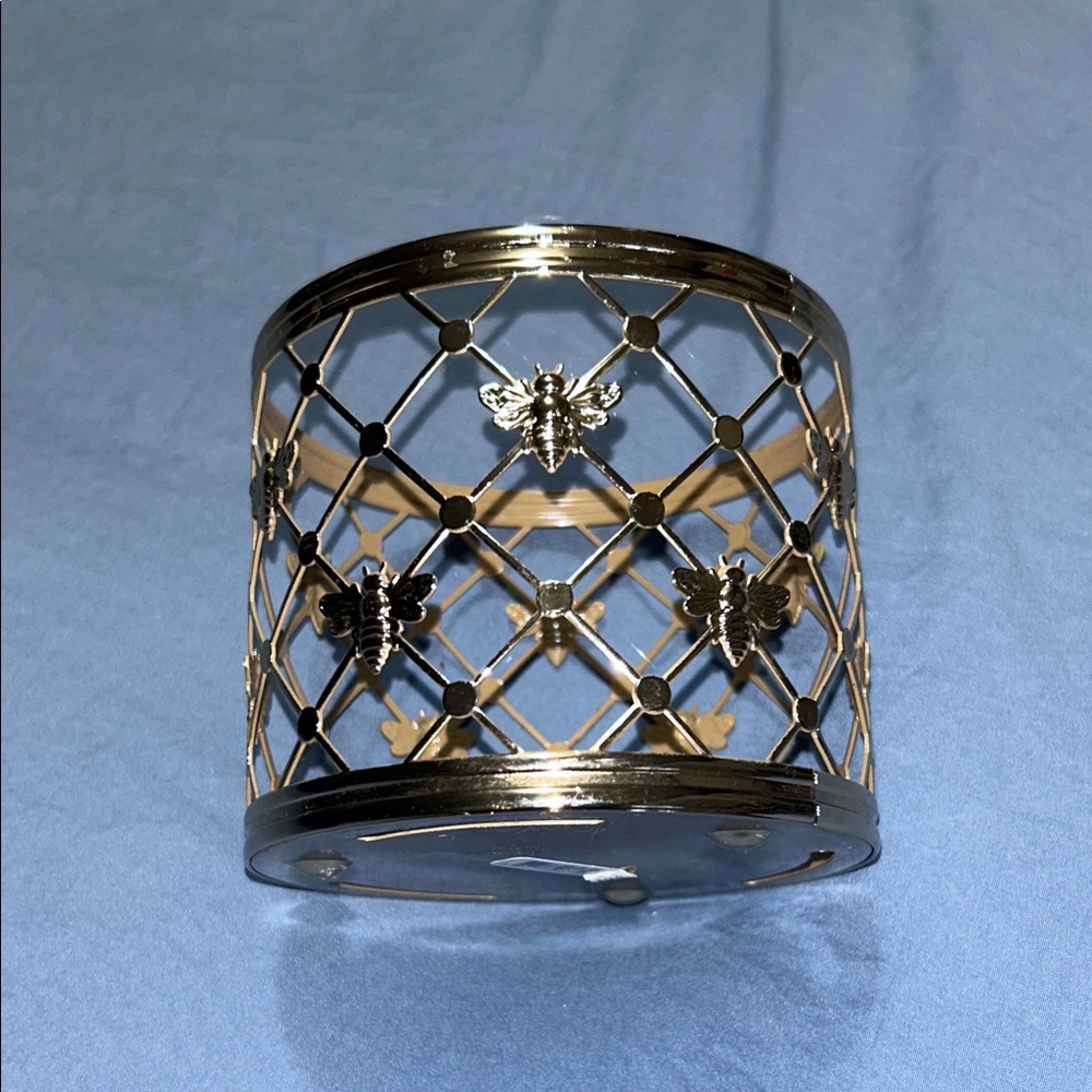 Bath and body works bumble bee 3 wick candle holder